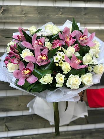 Букет цветов из: Розы и Хризантемы в Высокогорном