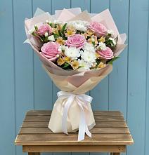 Букет цветов из:  Гвоздики, Орхидеи и Розы в Высокогорном