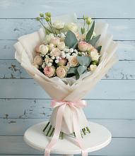 Букет цветов из:  Розы и Лизиантусы в Высокогорном