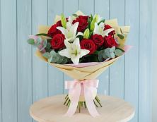 Букет цветов из:  Лилии и Розы в Высокогорном