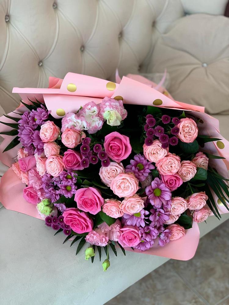 Букет цветов из: Хризантемы, Розы и Лизиантусы в Высокогорном