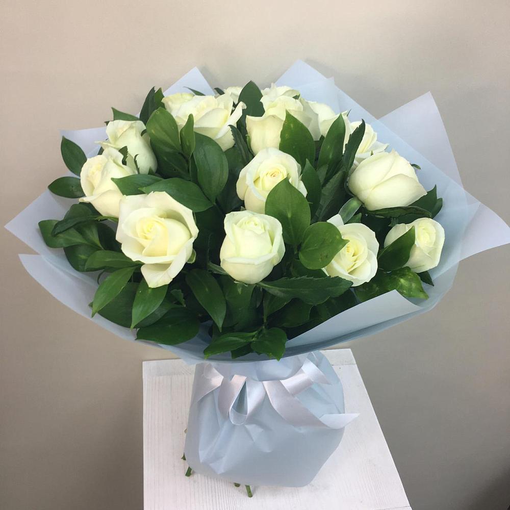 Букет 15 Белых роз Проуд в Высокогорном