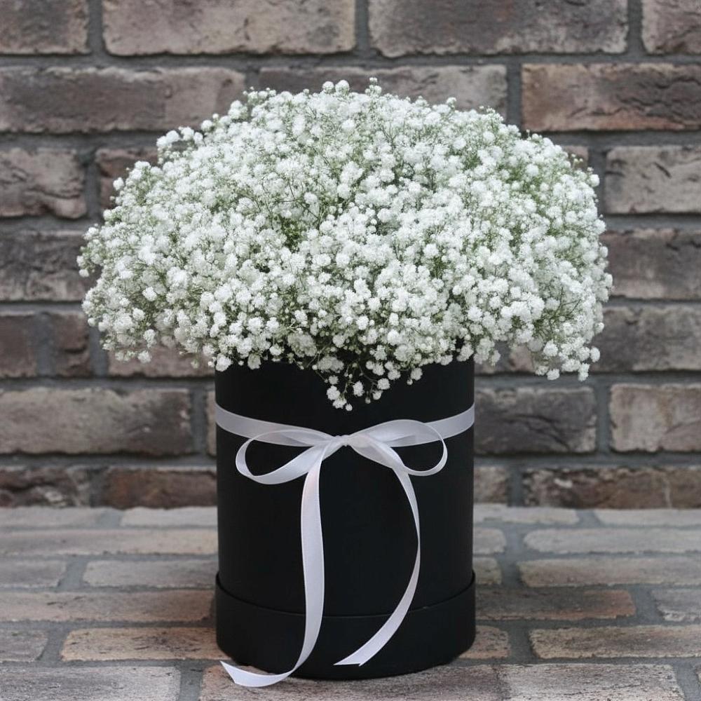 Цветочная композиция из Гипсофила в шляпной коробке в Высокогорном