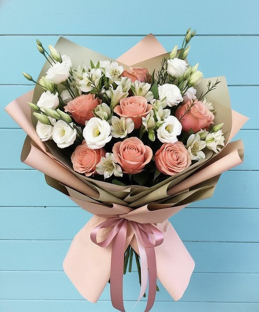 Букет цветов из: Розы, Альстромерии и Лизиантусы в Высокогорном