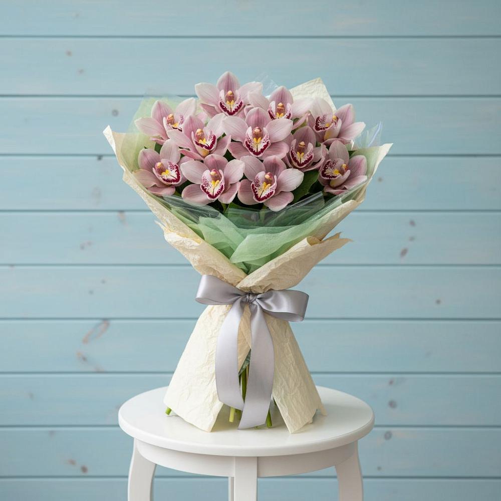 Букет цветов из: Орхидеи и Розы в Высокогорном