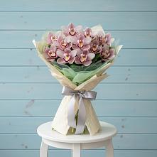 Букет цветов из:  Орхидеи и Розы в Высокогорном