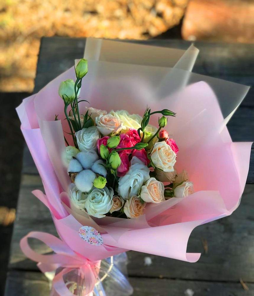 Букет цветов из: Розы и Лизиантусы в Высокогорном