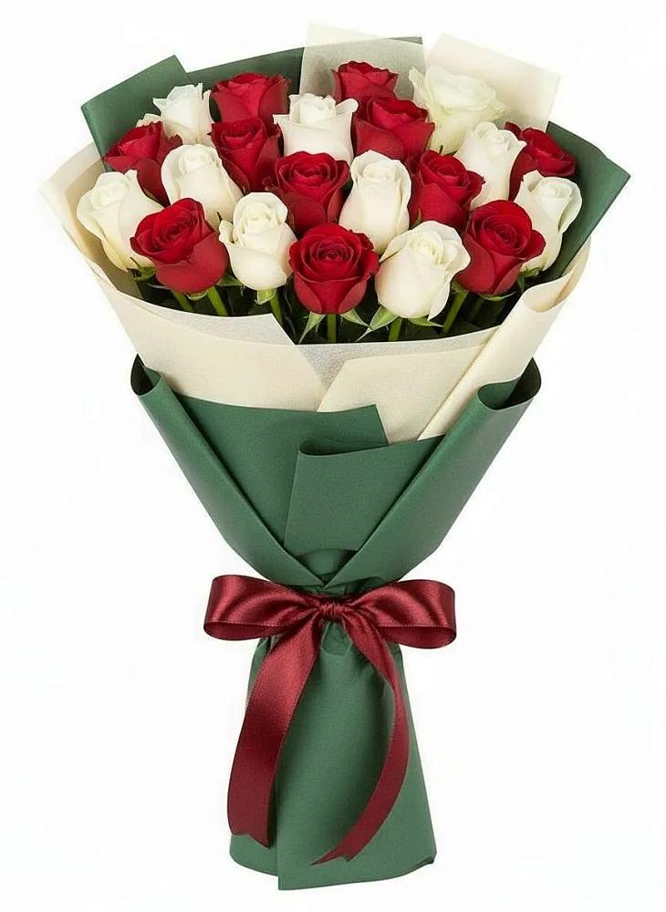 Букет Микс из красных и белых роз в Высокогорном