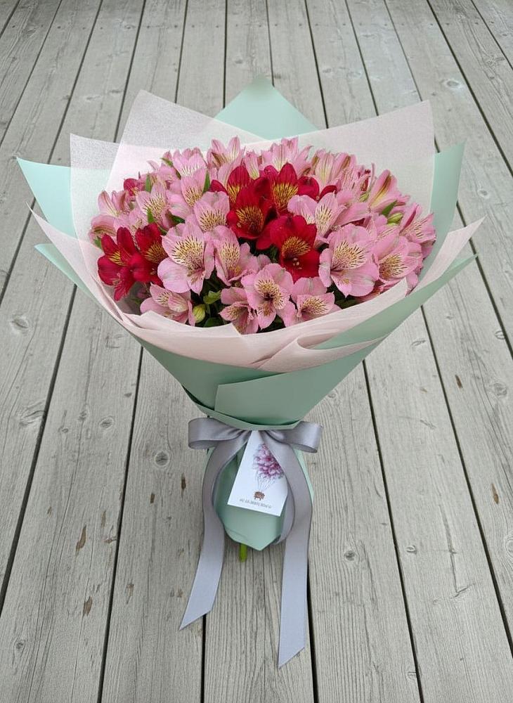 Букет цветов из: Альстромерии в Высокогорном