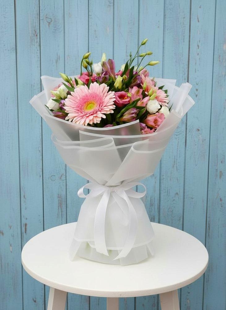 Букет цветов из: Герберы, Альстромерии и Лизиантусы в Высокогорном