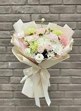 Букет цветов из:  Гвоздики, Розы, Лизиантусы и Хризантемы в Высокогорном