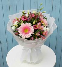Букет цветов из:  Герберы, Альстромерии и Лизиантусы в Высокогорном