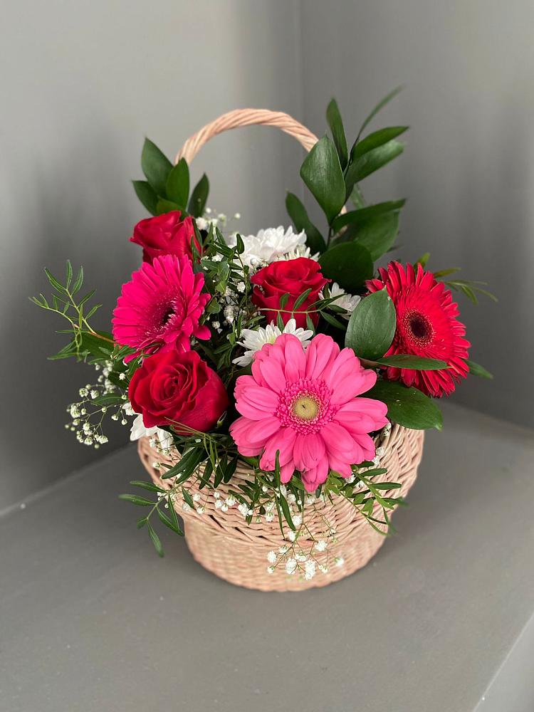Цветочная композиция из Розы, Хризантемы и Герберы в корзине в Высокогорном