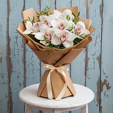 Букет цветов из:  Орхидеи и Розы в Высокогорном